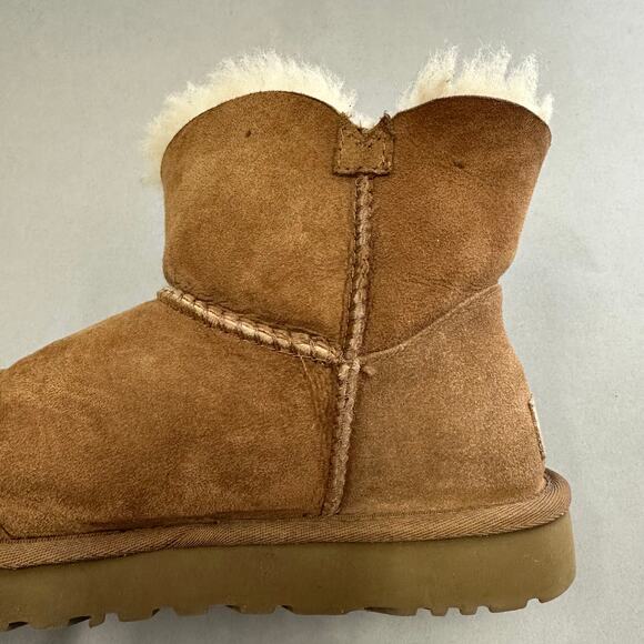 UGG Mini Bailey Button II in Chestnut US Size 8 Euro 39 ankle. Boot sheepskin - Picture 12 of 16
